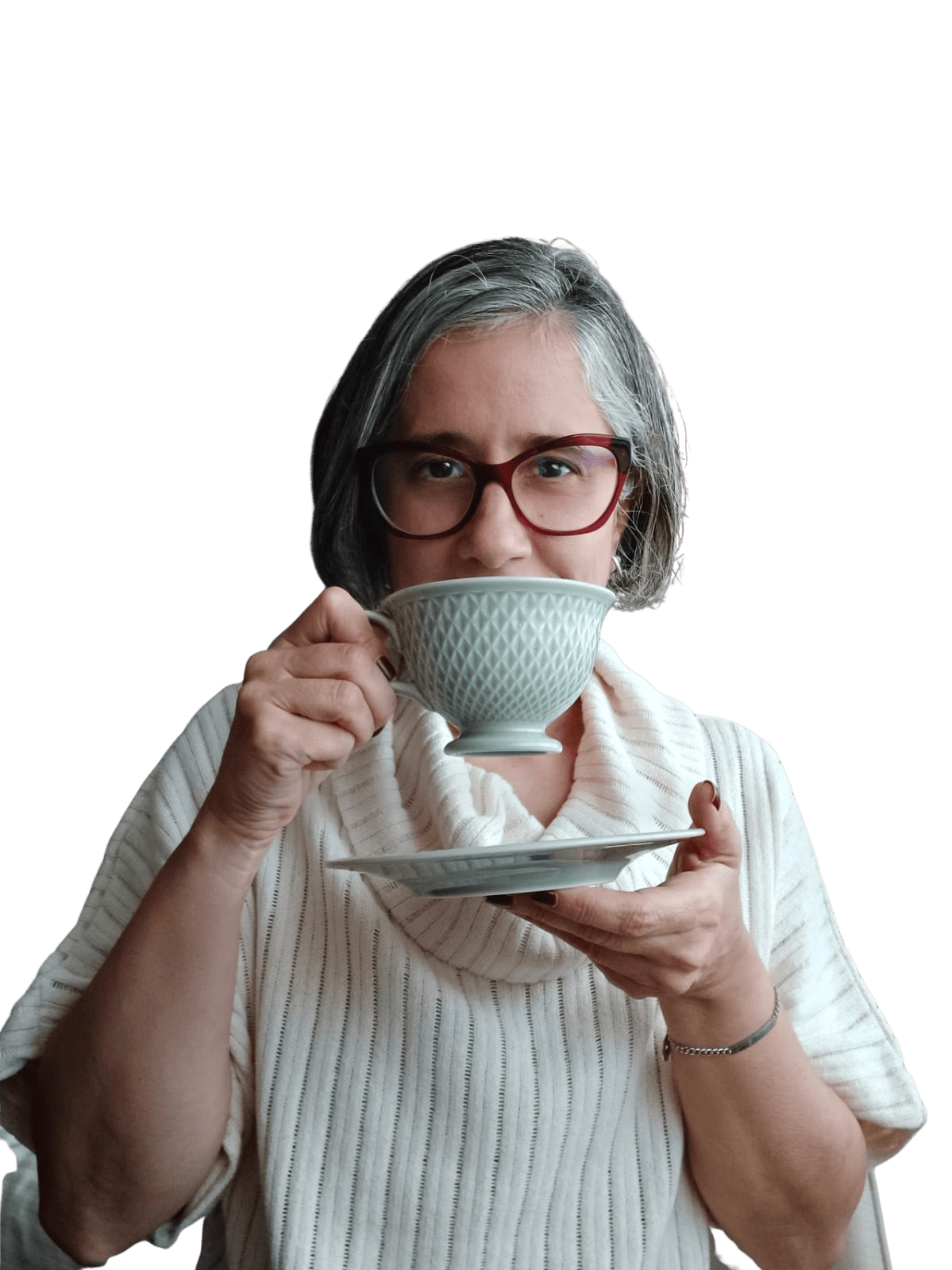 Dani Motta, psicanalista e psicopedagoga, tomando uma xícara de chá